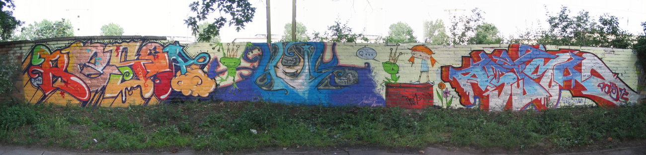 Graffiti Wall in Merseburg (Saale) - Photo by HarzPiraten - Resor, Heis, Kasm (2004)