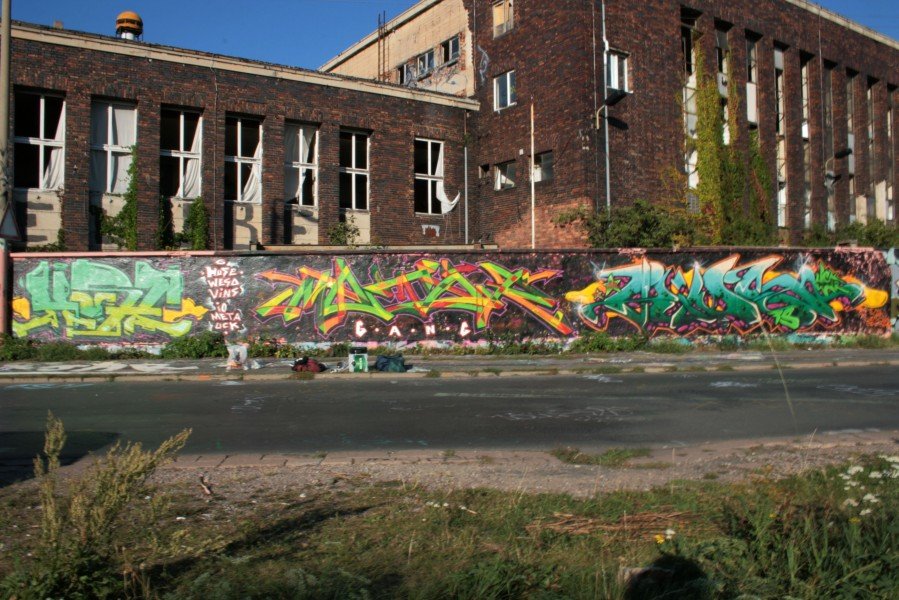 Graffiti Wall in Erfurt - Photo by HarzPiraten - Huse, Weso, Vins (2012)
