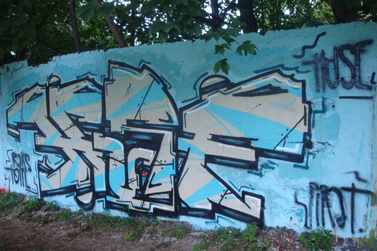 Graffiti Wall in Berlin - Photo by HarzPiraten - Huse (2013)