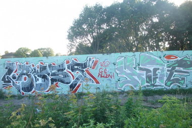 Graffiti Wall in Berlin - Photo by HarzPiraten - L.Boss, Huse (2013)