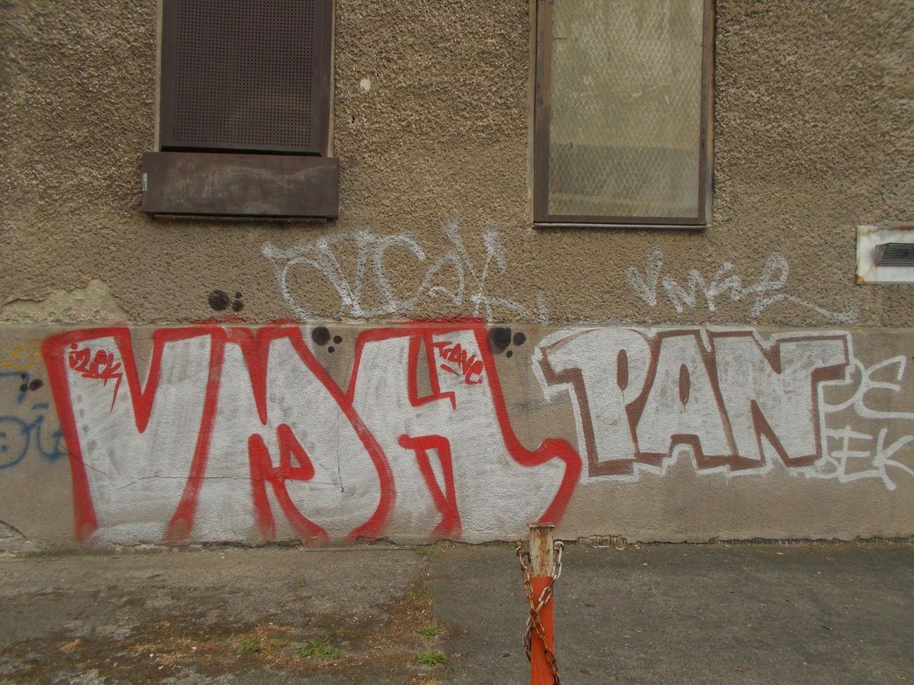 Graffiti Bombing in Berlin - Photo by Hauswart1120 - VMH, JZEK, TRAVE (2015)