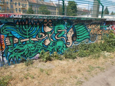 Graffiti Wall in Berlin - Photo by Hauswart1120 - WISO, WISOE, VLR (2015)