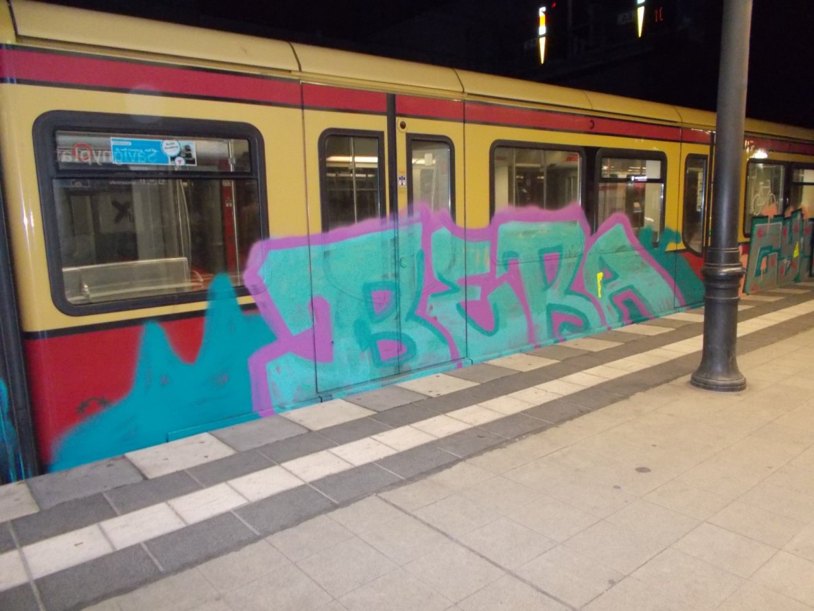 Graffiti Train in Berlin - Photo by Hauswart1120 - BERA (2015)