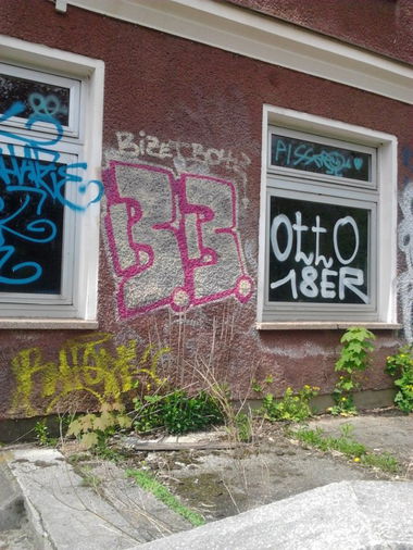 Graffiti Bombing in Berlin - Photo by Hauswart1120 - BB, B.B. (2015)