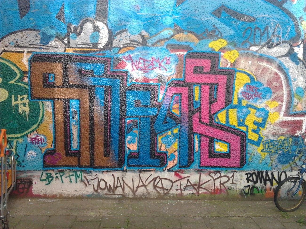 Graffiti Wall in Berlin - Photo by Hauswart1120 - Nedek, NOMB, PFM (2016)