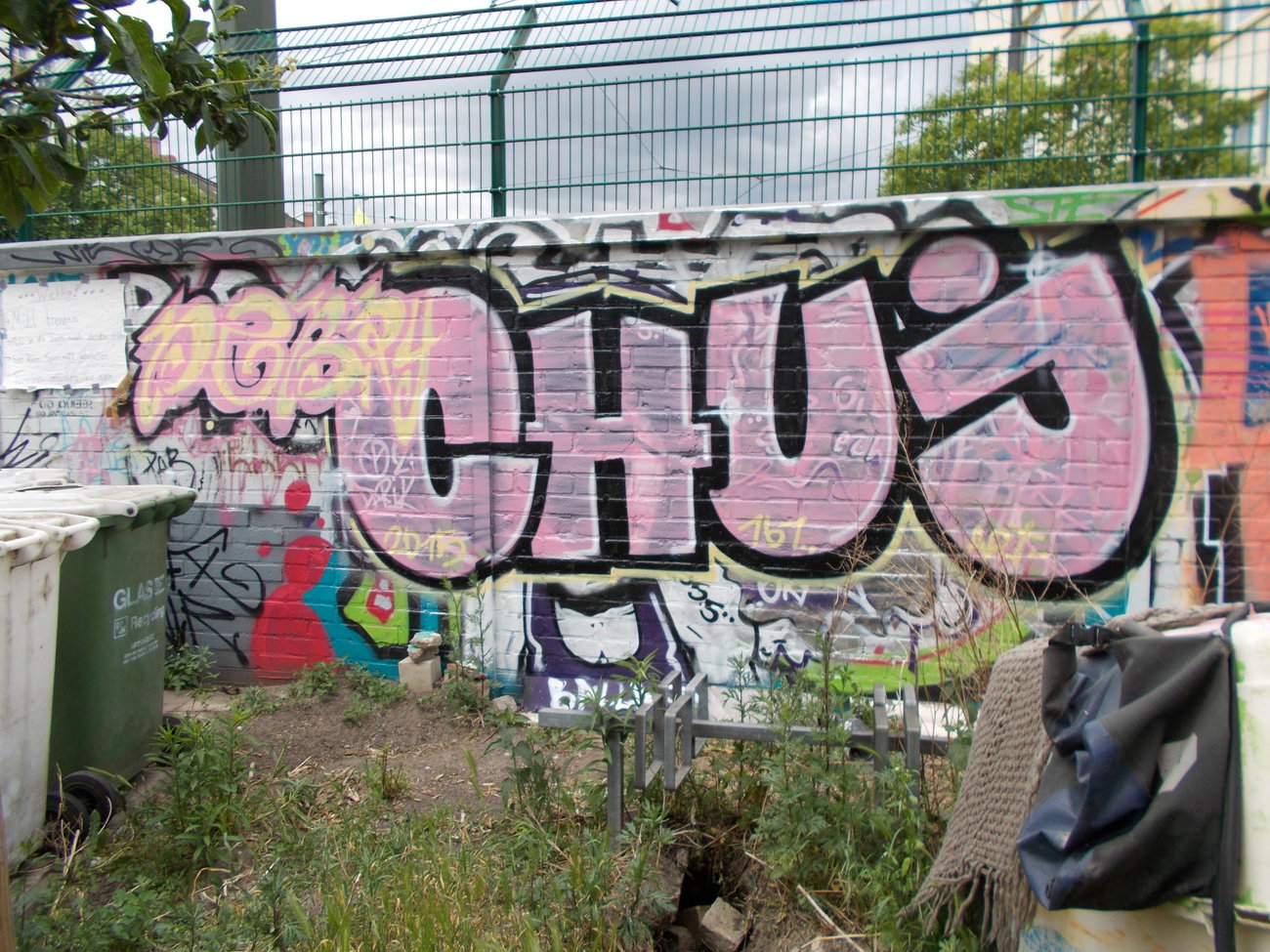 Graffiti Wall in Berlin - Photo by Hauswart1120 - DOBRY, CHUJ, 161 (2015)