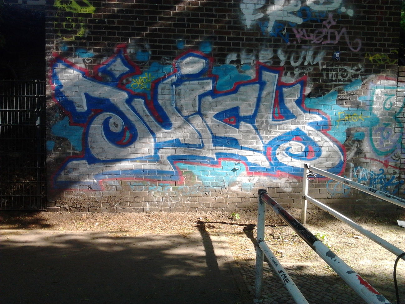 Graffiti Bombing in Berlin - Photo by Hauswart1120 - JUICY, FKO