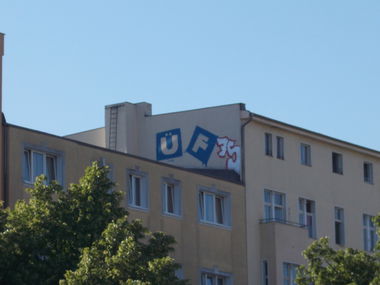 Graffiti Bombing in Berlin - Photo by Hauswart1120 - ÜF, 75 (2015)