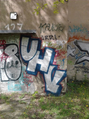 Graffiti Bombing in Berlin - Photo by Hauswart1120 - UHV (2015)