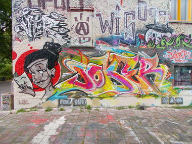 Graffiti Wall in Berlin - Photo by Hauswart1120 - JOKER, DMARK, DFG (2015)