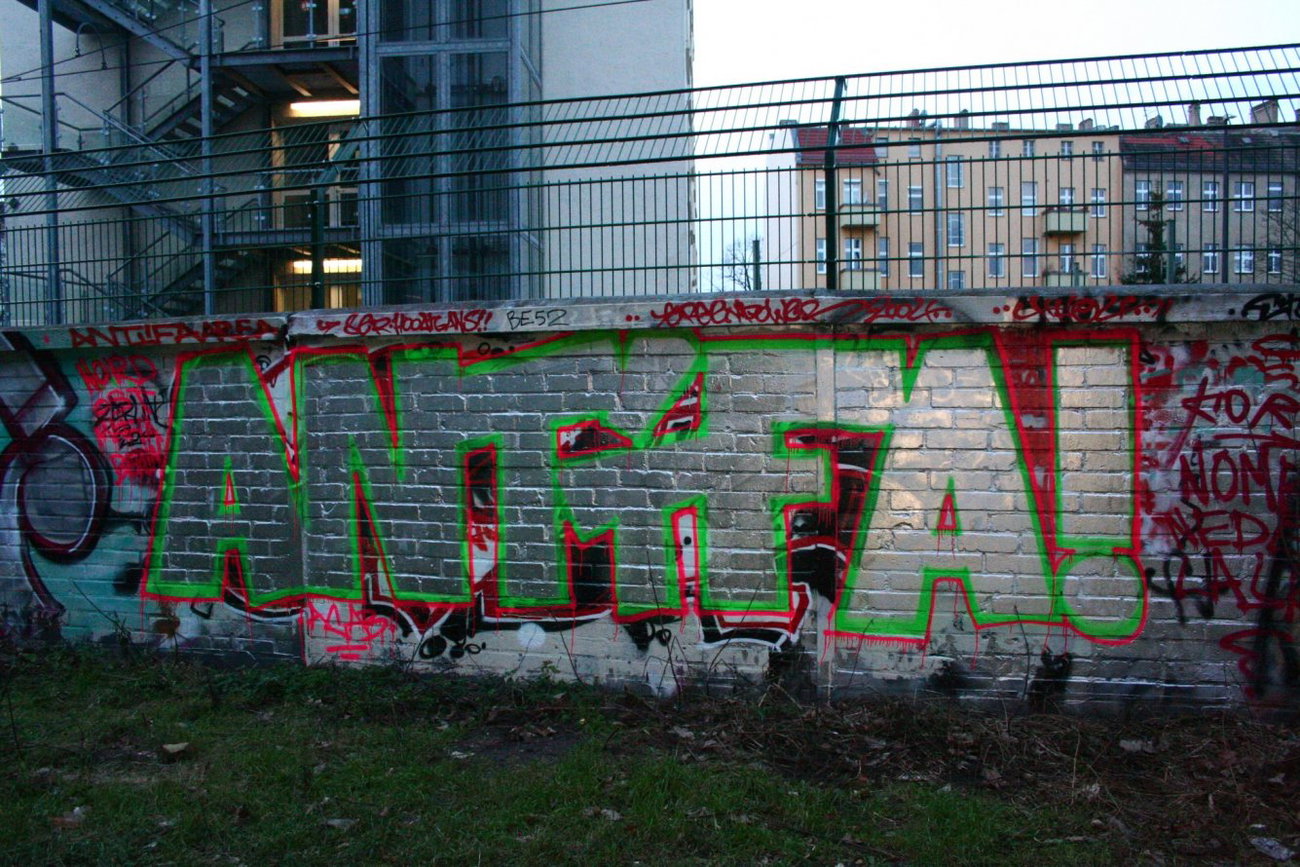 Graffiti Wall in Berlin - Photo by Hauswart1120 - NOMB, NEDEK, LAIKA (2015)