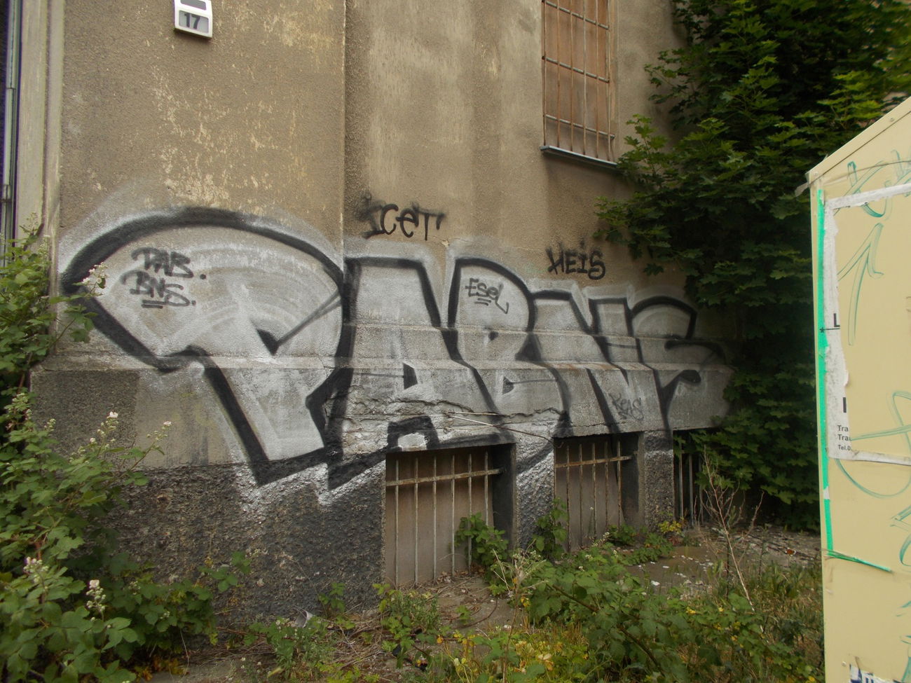Graffiti Bombing in Berlin - Photo by Hauswart1120 - PAB, BNS, ESEL