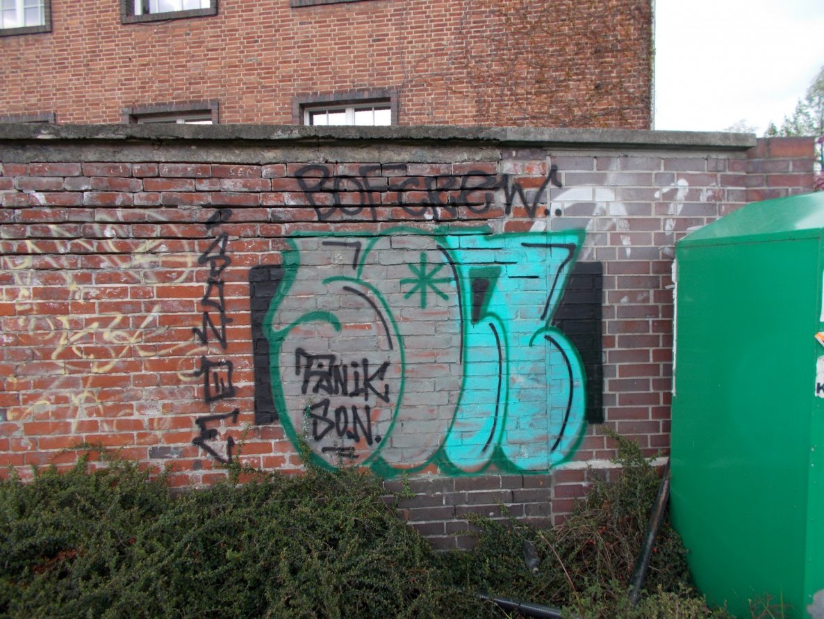 Graffiti Bombing in Berlin - Photo by Hauswart1120 - PANIK, SON (2015)