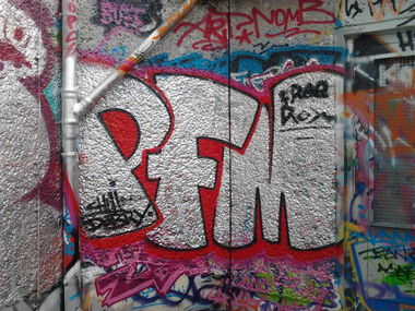 Graffiti Bombing - Photo by Hauswart1120 - PFM, CHUJ (2015)