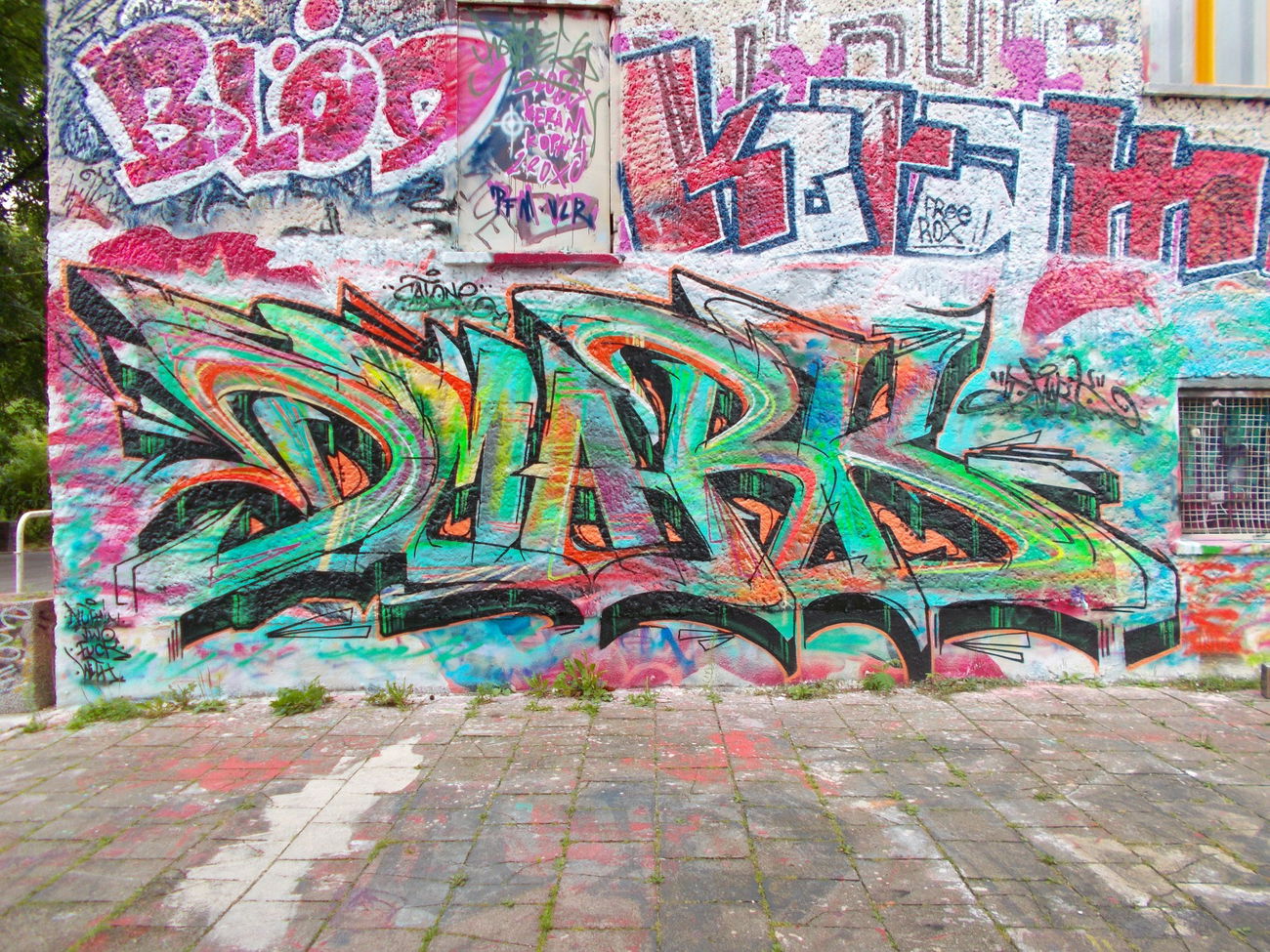 Graffiti Wall in Berlin - Photo by Hauswart1120 - DMARK, NTFW, DFG (2015)