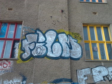 Graffiti Wall in Berlin - Photo by Hauswart1120 - FILM, FREE, ROX (2015)