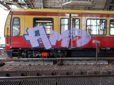 Graffiti Train in Berlin Alexanderplatz - Photo by Hauswart1120 - AMD (2015)