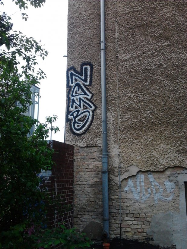 Graffiti Bombing in Berlin - Photo by Hauswart1120 - NOMB, NEDEK (2015)