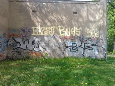 Graffiti Bombing in Berlin - Photo by Hauswart1120 - BB, WLC, 35