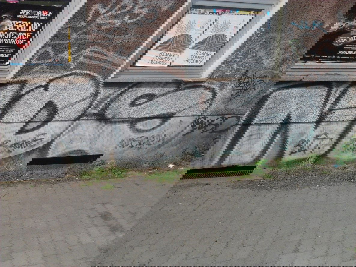Graffiti Bombing in Berlin - Photo by Hauswart1120 - NDS