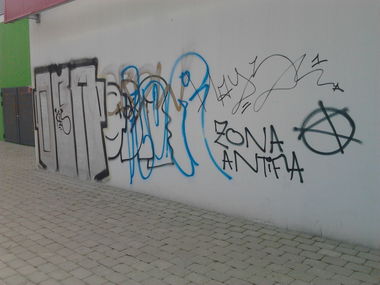 Graffiti Bombing in Berlin - Photo by Hauswart1120 - QBM, KIS