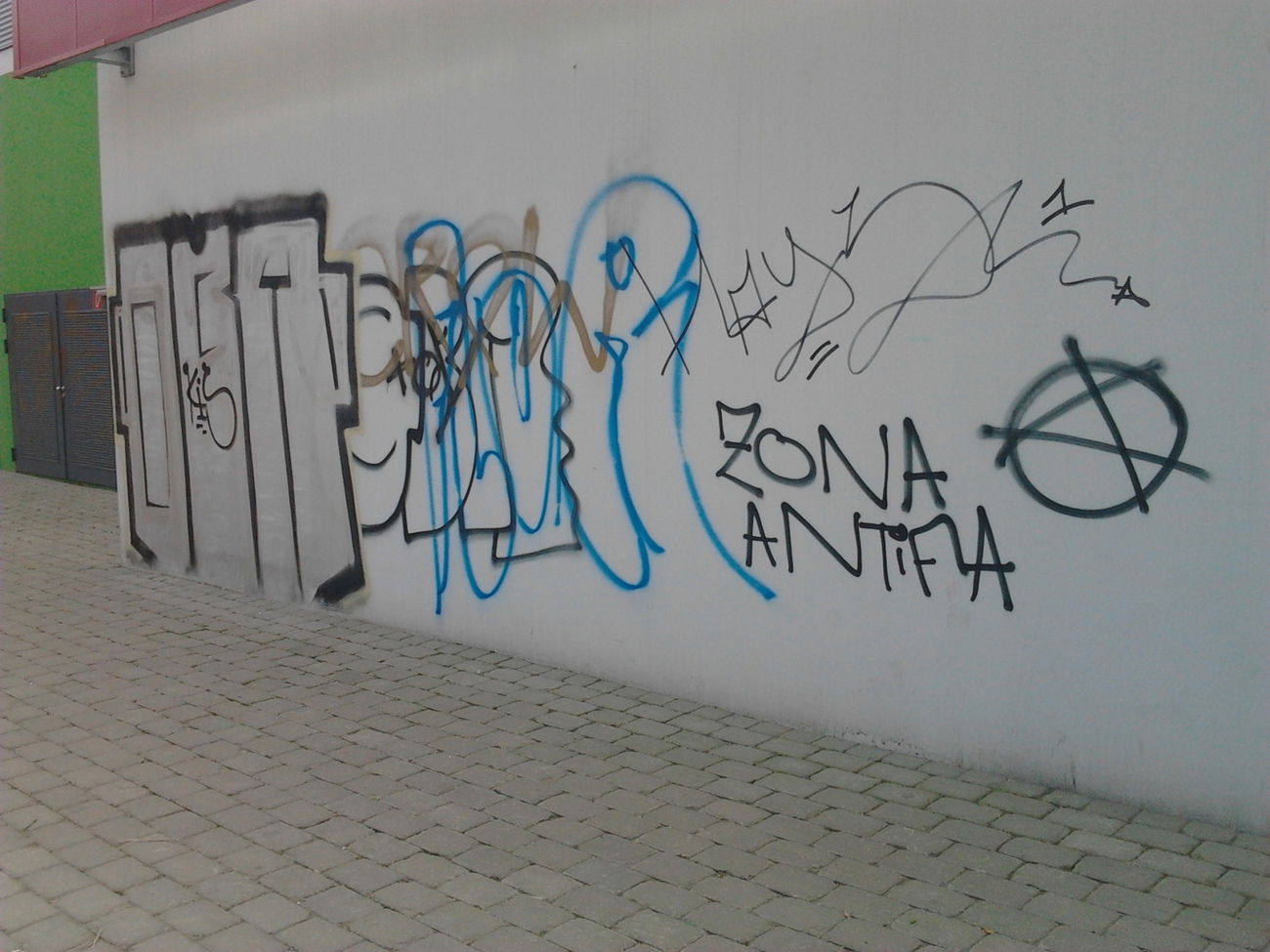 Graffiti Bombing in Berlin - Photo by Hauswart1120 - QBM, KIS
