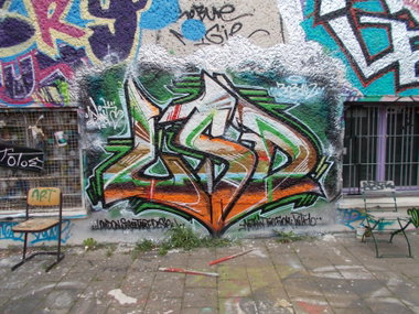 Graffiti Wall in Berlin - Photo by Hauswart1120 - LSD, LONDON, STREETART (2015)