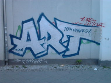 Graffiti Bombing in Berlin - Photo by Hauswart1120 - ART, FREE, ROX (2014)
