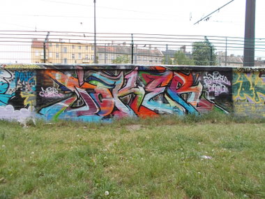 Graffiti Wall in Berlin - Photo by Hauswart1120 - JOKER;, DMARK (2015)