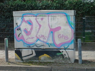 Graffiti Bombing - Photo by Hauswart1120 - CPG, UPS