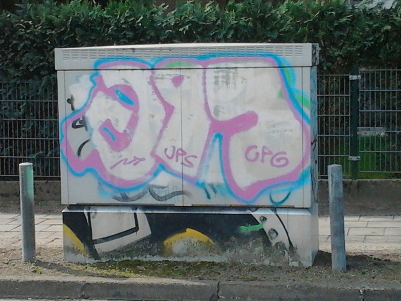 Graffiti Bombing - Photo by Hauswart1120 - CPG, UPS