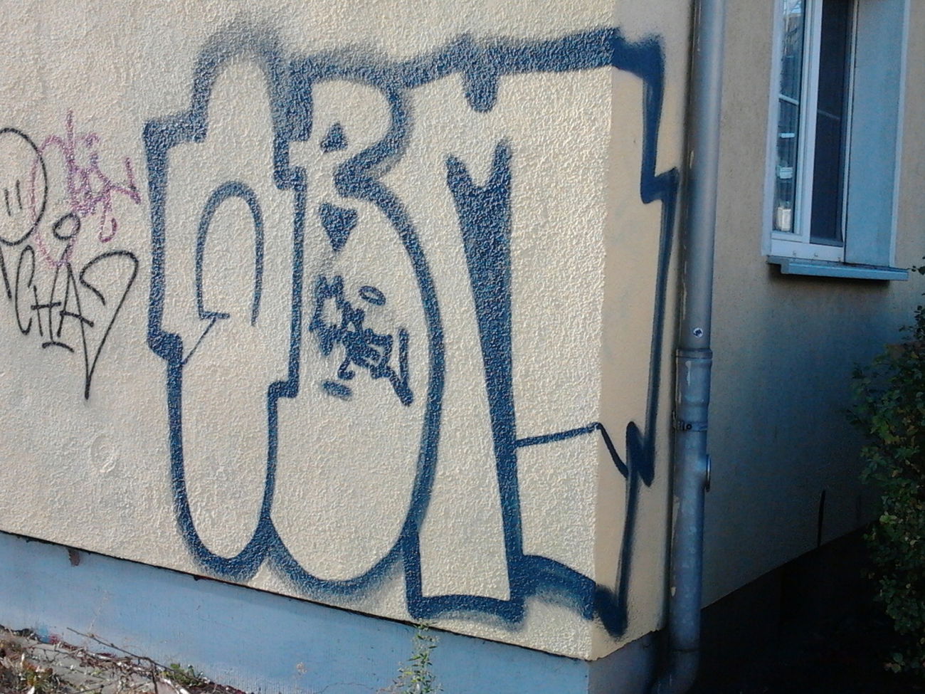 Graffiti Bombing in Berlin - Photo by Hauswart1120 - QBM