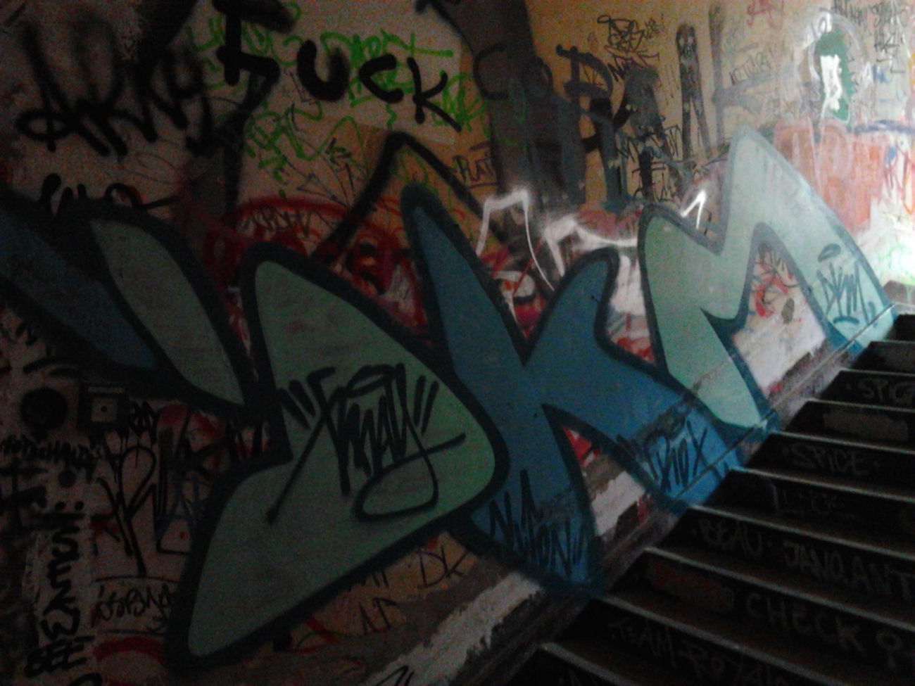 Graffiti Bombing in Berlin - Photo by Hauswart1120 - DKM, GREY, GRAY (2014)