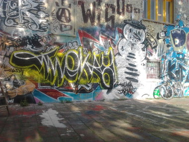 Graffiti Wall in Berlin - Photo by Hauswart1120 - TWOKAY, DOBRY (2015)