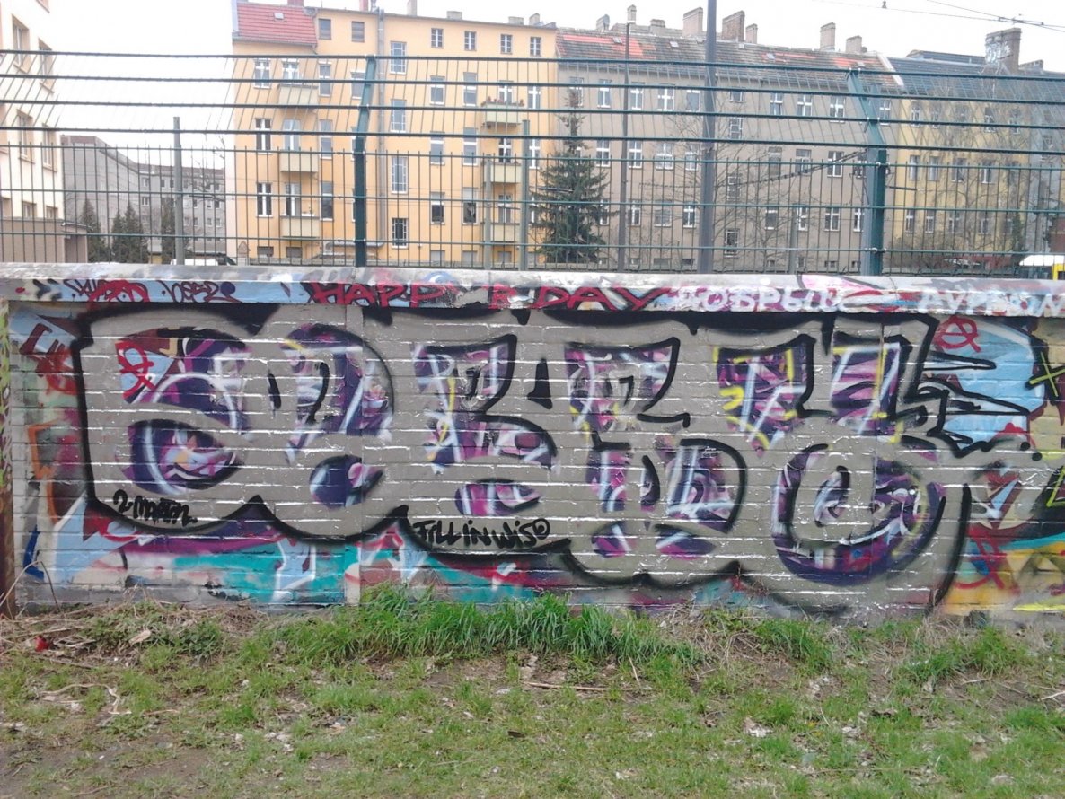 Graffiti Bombing - Photo by Hauswart1120 - DOBRY (2015)