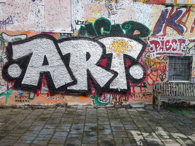 Graffiti Bombing in Berlin - Photo by Hauswart1120 - ART, PABST (2014)