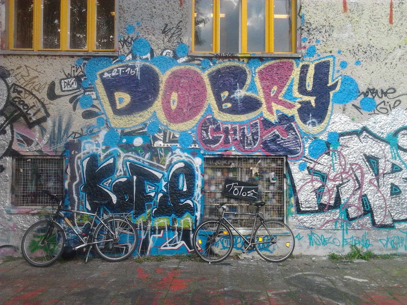 Graffiti Wall in Berlin - Photo by Hauswart1120 - DOBRY, CHUJ, CHUY (2015)