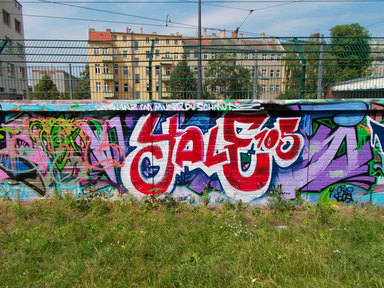 Graffiti Wall in Berlin - Photo by Hauswart1120 - YALE105, ART (2015)