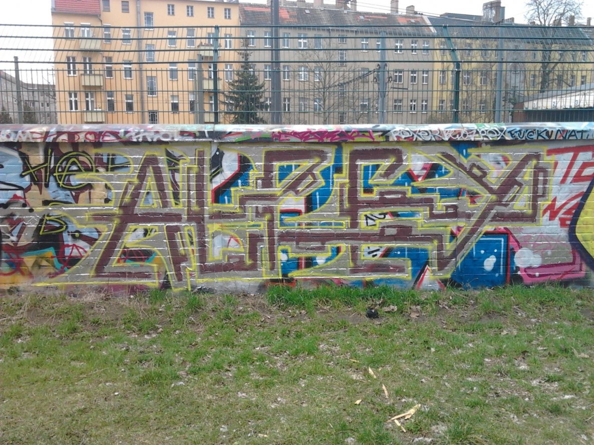 Graffiti Wall - Photo by Hauswart1120 - ALPEY, WISOE (2015)