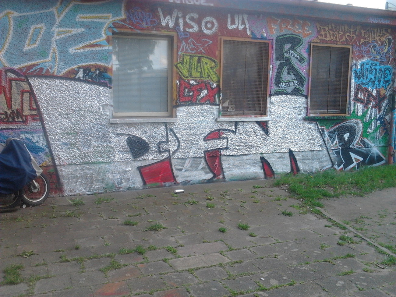 Graffiti Wall in Berlin - Photo by Hauswart1120 - PFM, FREE, MC (2015)