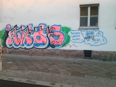 Graffiti Bombing - Photo by Hauswart1120 - ART, ALPEY (2015)