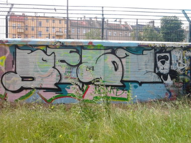 Graffiti Wall in Berlin - Photo by Hauswart1120 - BE52, B52 (2014)