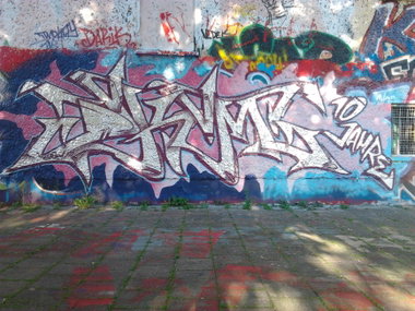 Graffiti Wall - Photo by Hauswart1120 - DKM, GREY (2014)