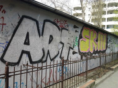 Graffiti Bombing in Berlin - Photo by Hauswart1120 - ART, SKIN, JF (2011)