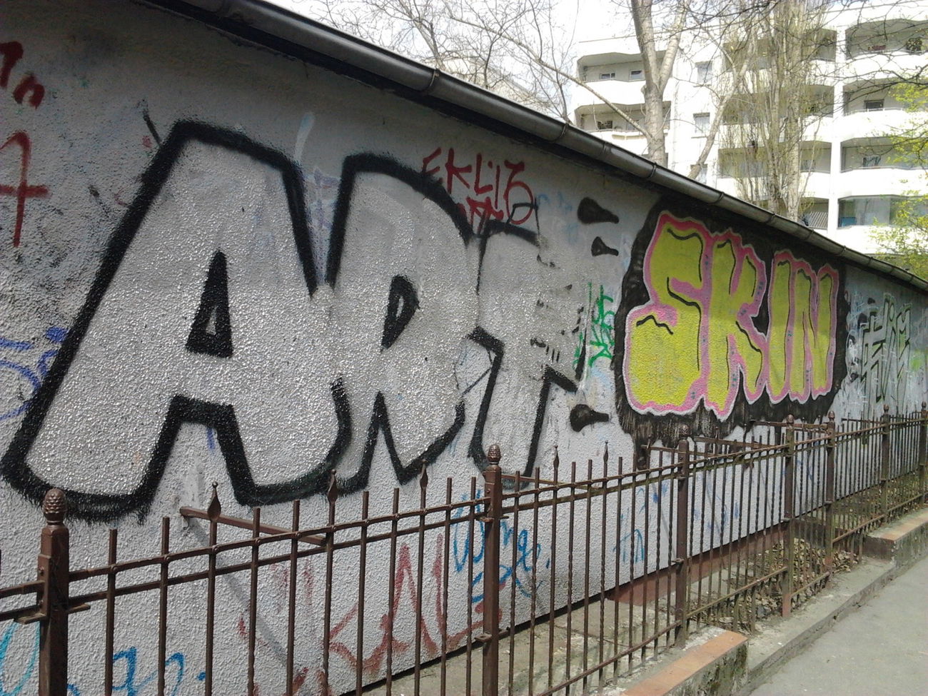 Graffiti Bombing in Berlin - Photo by Hauswart1120 - ART, SKIN, JF (2011)