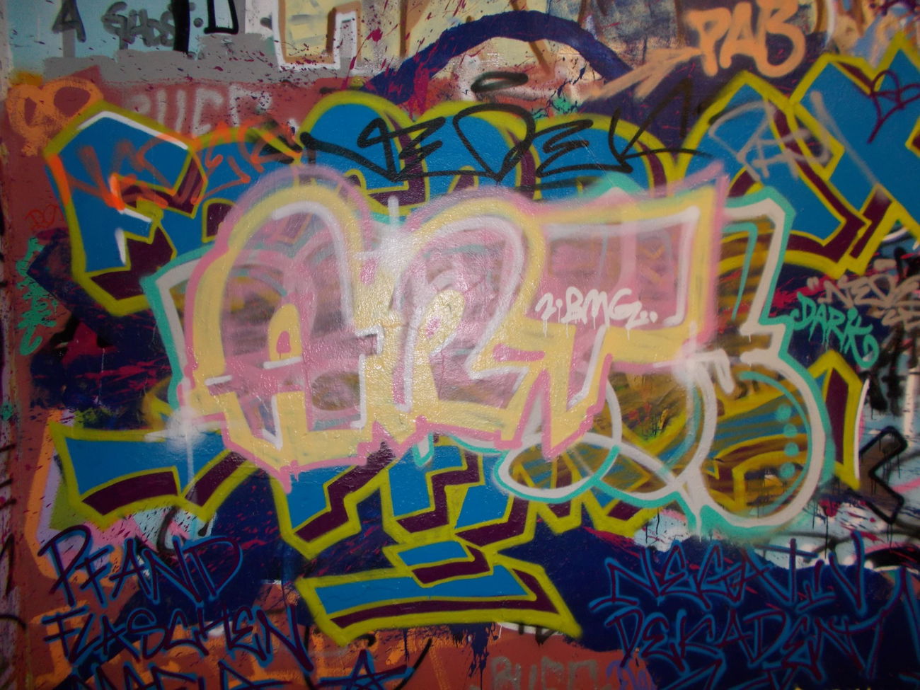 Graffiti Bombing in Berlin - Photo by Hauswart1120 - ART (2015)