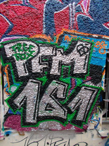 Graffiti Wall in Berlin - Photo by Hauswart1120 - PFM, FREE, ROX (2015)