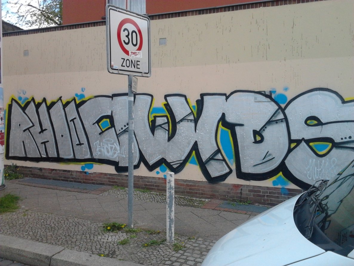 Graffiti Bombing in Berlin - Photo by Hauswart1120 - RHODE, IWIDS (2015)
