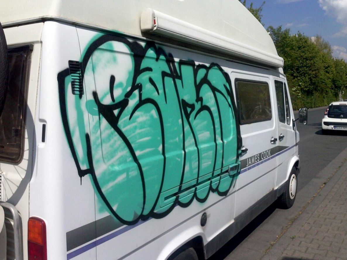 Graffiti Bombing - Photo by HavanaClub - Rakis, MBC, BDA (2014)