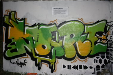 Graffiti Wall - Photo by HawaiiToast - Noire (2011)